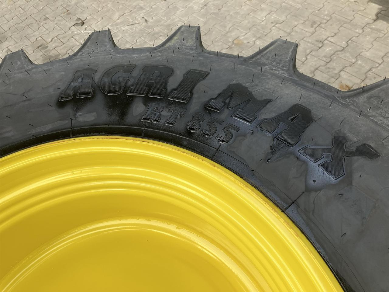 BKT 520/85R38 - Guma za Poljoprivredni strojevi: slika BKT 520/85R38 - Guma za Poljoprivredni strojevi BKT 520/85R38 - Guma za Poljoprivredni strojevi: slika BKT 520/85R38 - Guma za Poljoprivredni strojevi