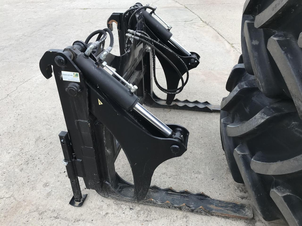 Bressel Poltergabel - Prednji utovarivač za traktor: slika Bressel Poltergabel - Prednji utovarivač za traktor Bressel Poltergabel - Prednji utovarivač za traktor: slika Bressel Poltergabel - Prednji utovarivač za traktor