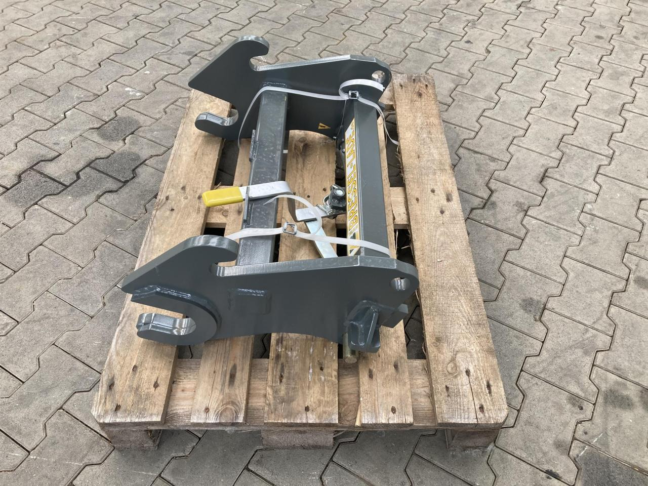 Bressel Weidemann auf Manitou - Prednji utovarivač za traktor: slika Bressel Weidemann auf Manitou - Prednji utovarivač za traktor Bressel Weidemann auf Manitou - Prednji utovarivač za traktor: slika Bressel Weidemann auf Manitou - Prednji utovarivač za traktor