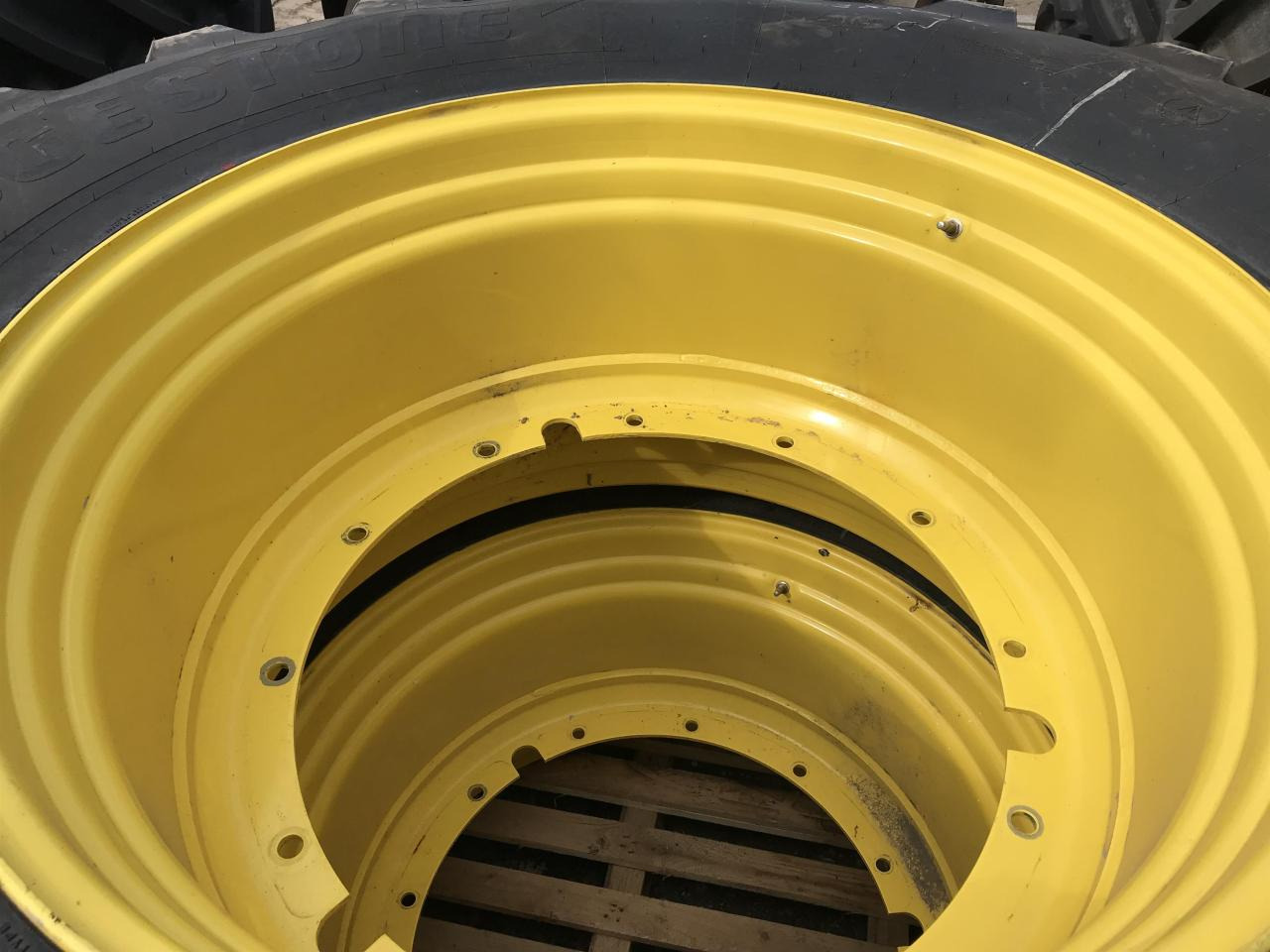 Bridgestone 710/75R42 - Guma za Poljoprivredni strojevi: slika Bridgestone 710/75R42 - Guma za Poljoprivredni strojevi Bridgestone 710/75R42 - Guma za Poljoprivredni strojevi: slika Bridgestone 710/75R42 - Guma za Poljoprivredni strojevi