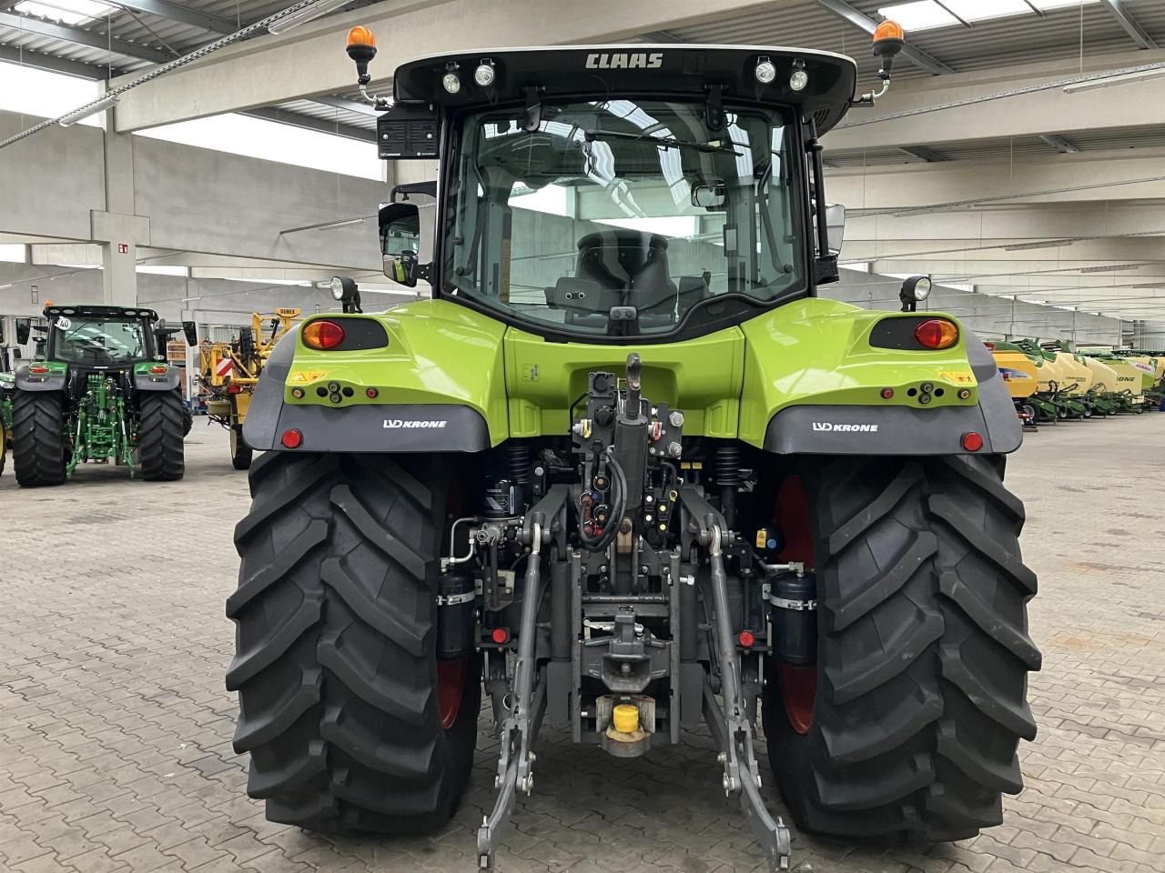 CLAAS Arion 550 - Traktor: slika CLAAS Arion 550 - Traktor CLAAS Arion 550 - Traktor: slika CLAAS Arion 550 - Traktor