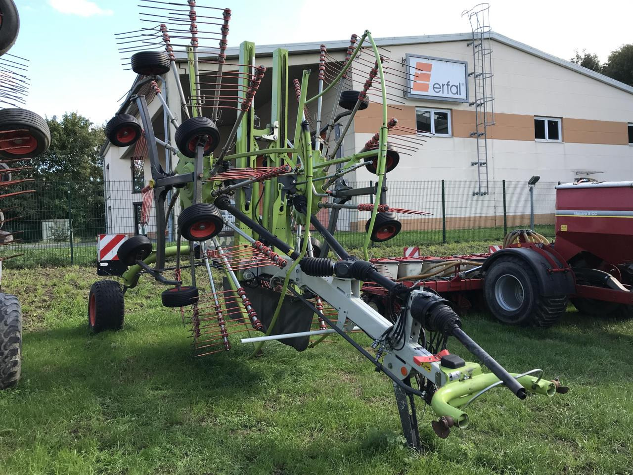 CLAAS Liner 2900 - Prevrtač sijena/ Grabulje: slika CLAAS Liner 2900 - Prevrtač sijena/ Grabulje CLAAS Liner 2900 - Prevrtač sijena/ Grabulje: slika CLAAS Liner 2900 - Prevrtač sijena/ Grabulje