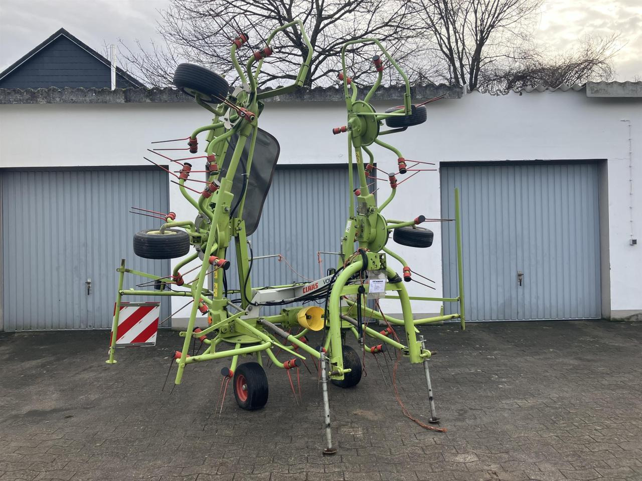 CLAAS Volto 64 - Prevrtač sijena/ Grabulje: slika CLAAS Volto 64 - Prevrtač sijena/ Grabulje CLAAS Volto 64 - Prevrtač sijena/ Grabulje: slika CLAAS Volto 64 - Prevrtač sijena/ Grabulje