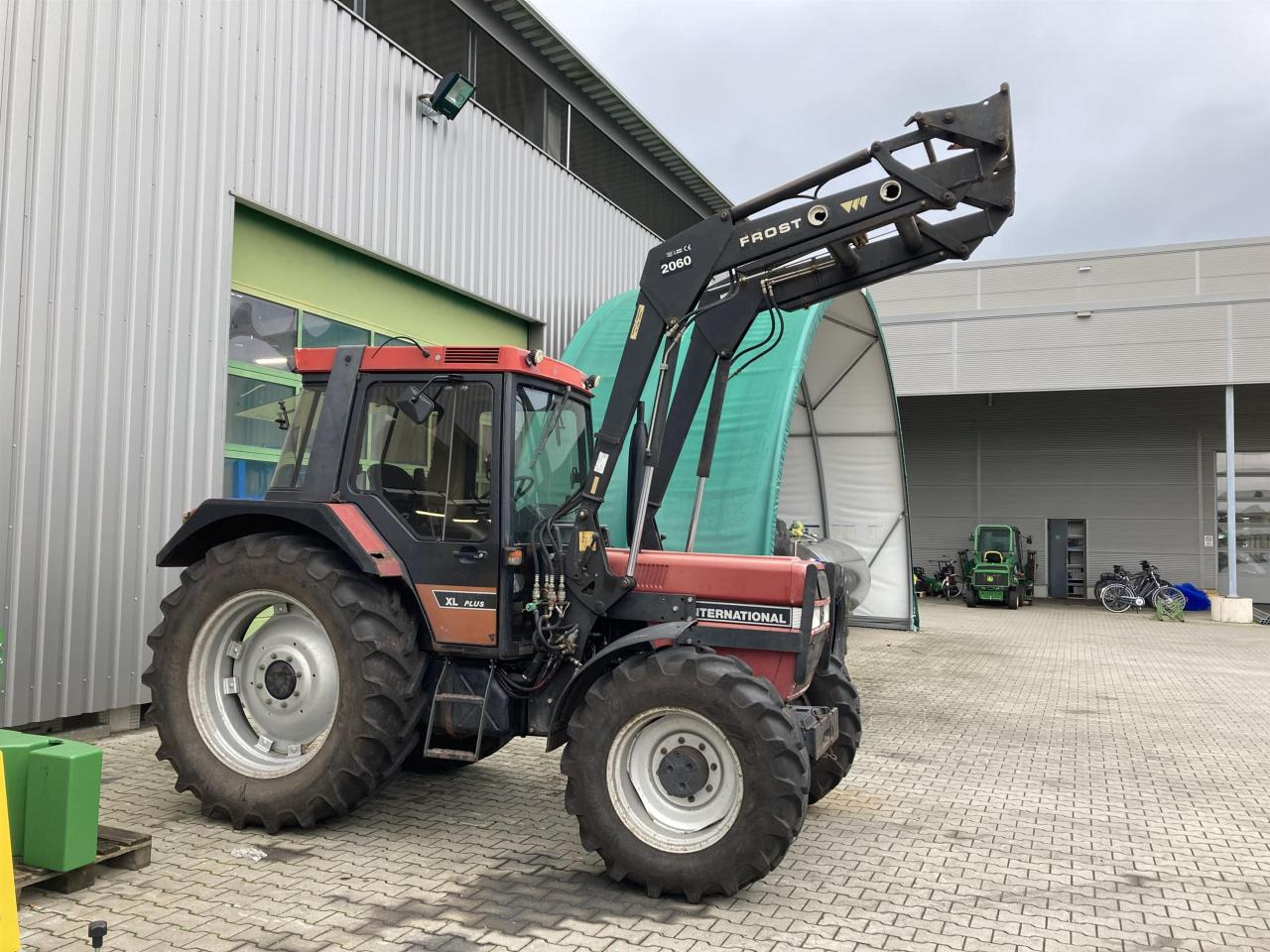 Case-IH 844 XL Plus - Traktor: slika Case-IH 844 XL Plus - Traktor Case-IH 844 XL Plus - Traktor: slika Case-IH 844 XL Plus - Traktor