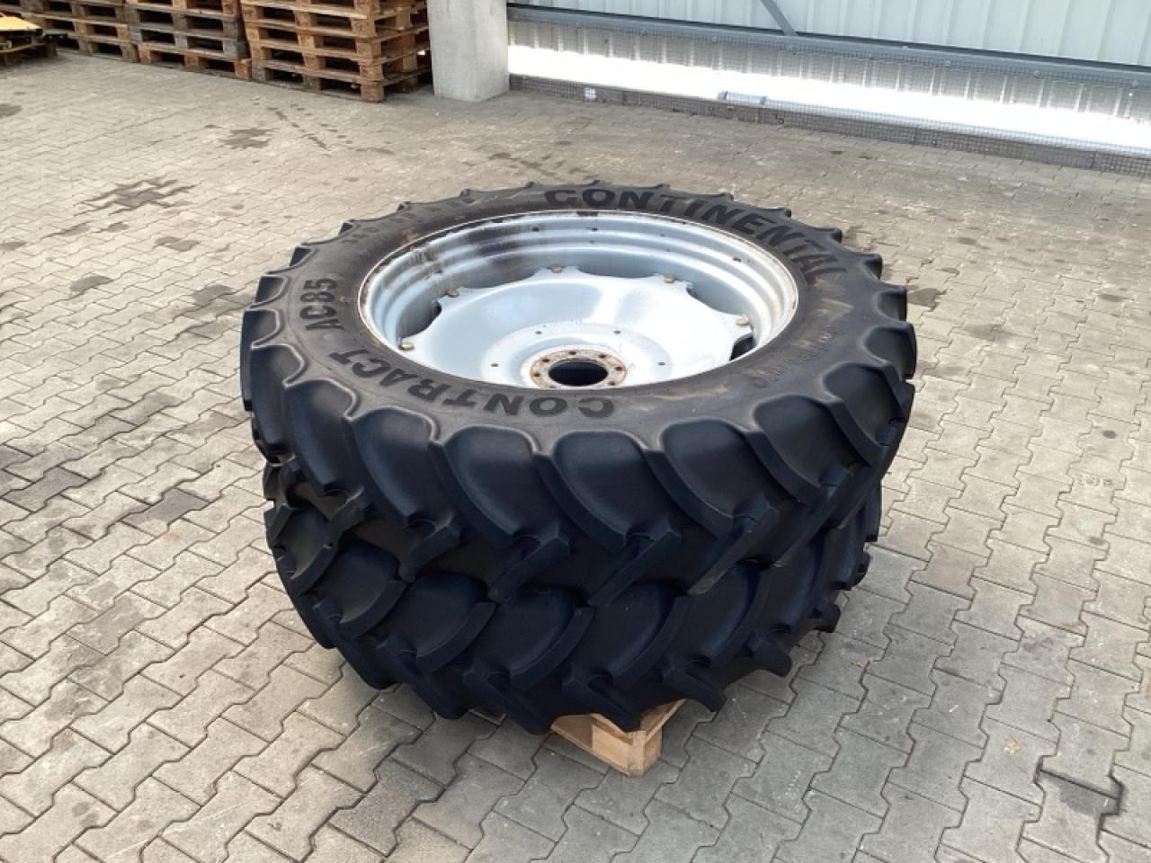Continental 340/85R38 - Guma za Poljoprivredni strojevi: slika Continental 340/85R38 - Guma za Poljoprivredni strojevi Continental 340/85R38 - Guma za Poljoprivredni strojevi: slika Continental 340/85R38 - Guma za Poljoprivredni strojevi