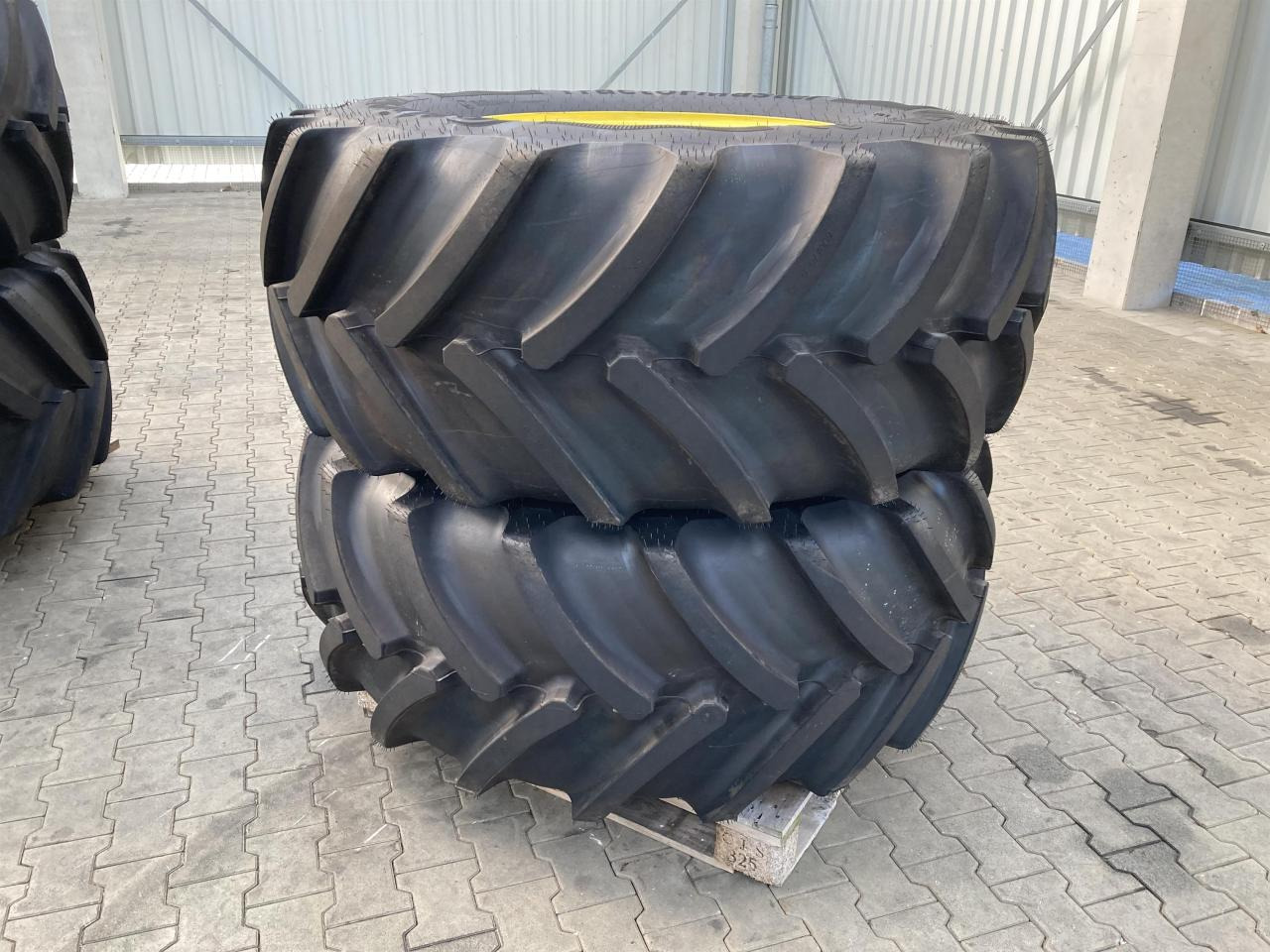 Continental 600/70R30 - Guma za Poljoprivredni strojevi: slika Continental 600/70R30 - Guma za Poljoprivredni strojevi Continental 600/70R30 - Guma za Poljoprivredni strojevi: slika Continental 600/70R30 - Guma za Poljoprivredni strojevi