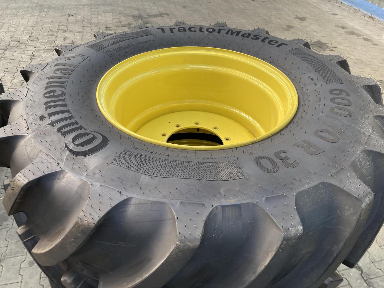 Continental 600/70R30 - Guma za Poljoprivredni strojevi: slika Continental 600/70R30 - Guma za Poljoprivredni strojevi Continental 600/70R30 - Guma za Poljoprivredni strojevi: slika Continental 600/70R30 - Guma za Poljoprivredni strojevi
