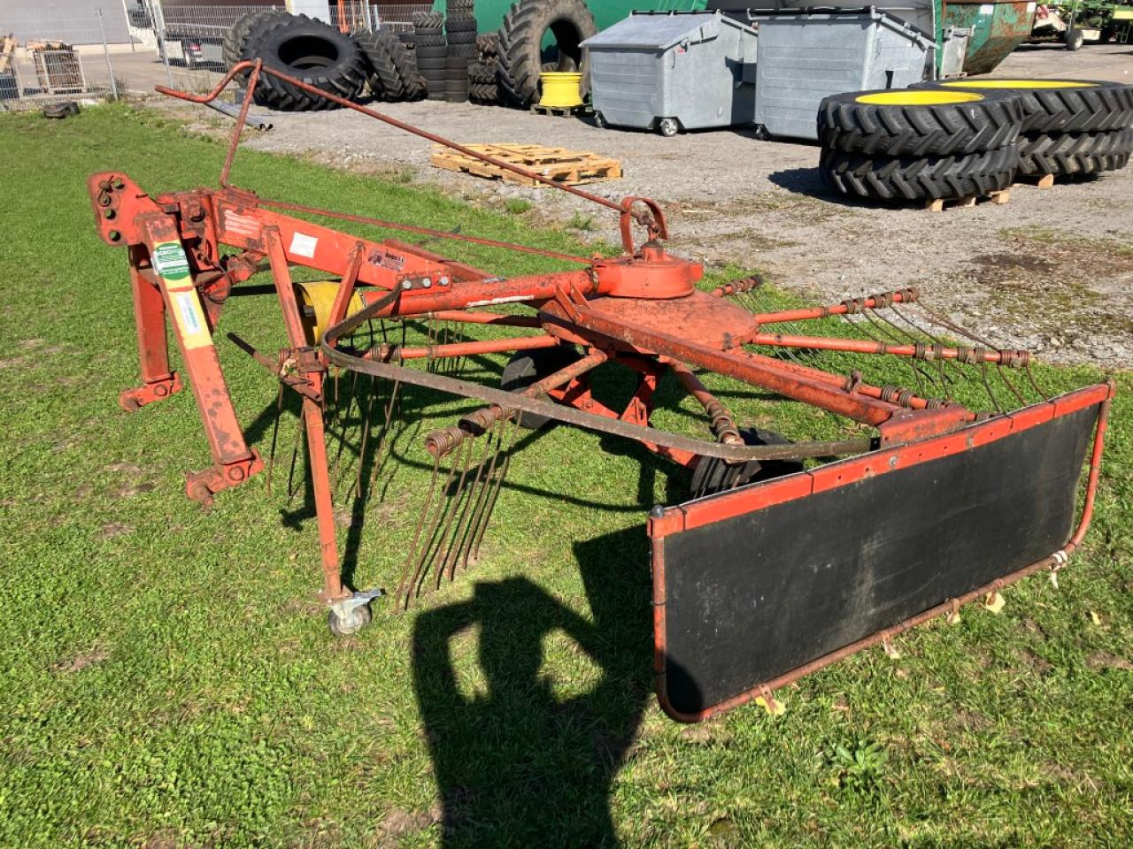 Fella TS 325 - Prevrtač sijena/ Grabulje: slika Fella TS 325 - Prevrtač sijena/ Grabulje Fella TS 325 - Prevrtač sijena/ Grabulje: slika Fella TS 325 - Prevrtač sijena/ Grabulje