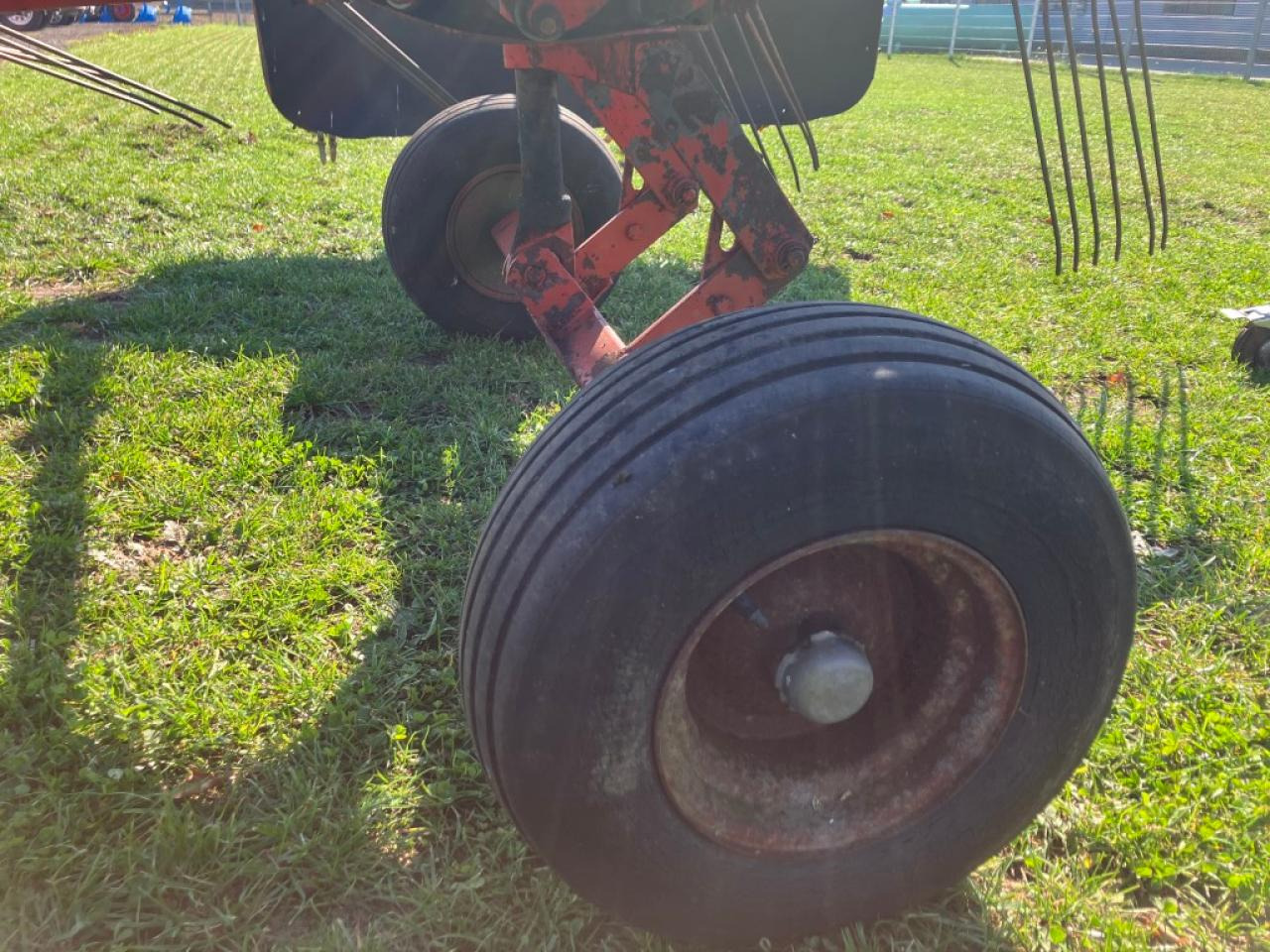 Fella TS 325 - Prevrtač sijena/ Grabulje: slika Fella TS 325 - Prevrtač sijena/ Grabulje Fella TS 325 - Prevrtač sijena/ Grabulje: slika Fella TS 325 - Prevrtač sijena/ Grabulje