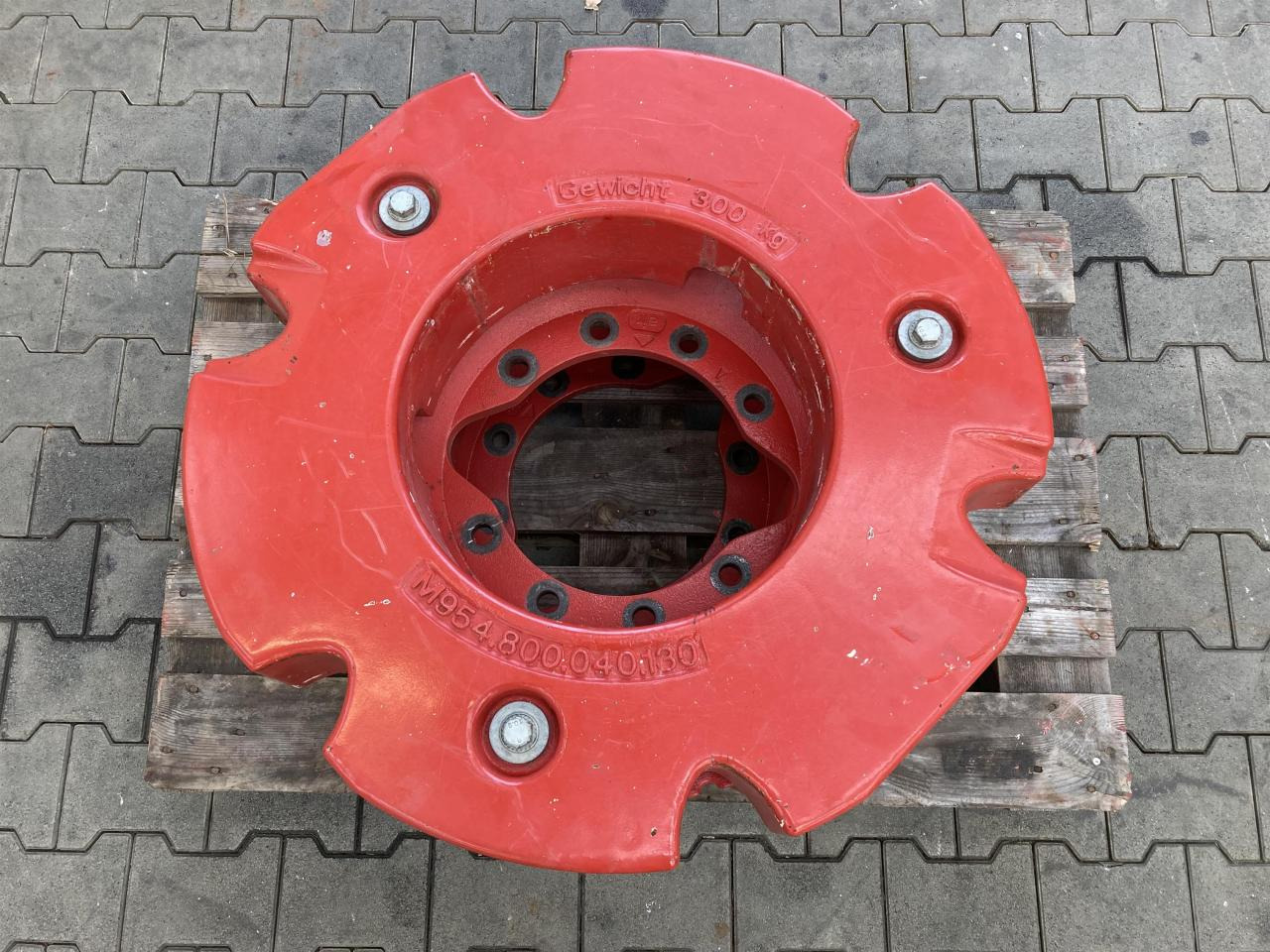 Fendt 2x 300 kg - Protuuteg: slika Fendt 2x 300 kg - Protuuteg Fendt 2x 300 kg - Protuuteg: slika Fendt 2x 300 kg - Protuuteg