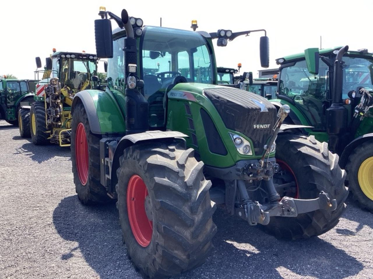 Fendt 720 Vario Profi Plus - Traktor: slika Fendt 720 Vario Profi Plus - Traktor Fendt 720 Vario Profi Plus - Traktor: slika Fendt 720 Vario Profi Plus - Traktor
