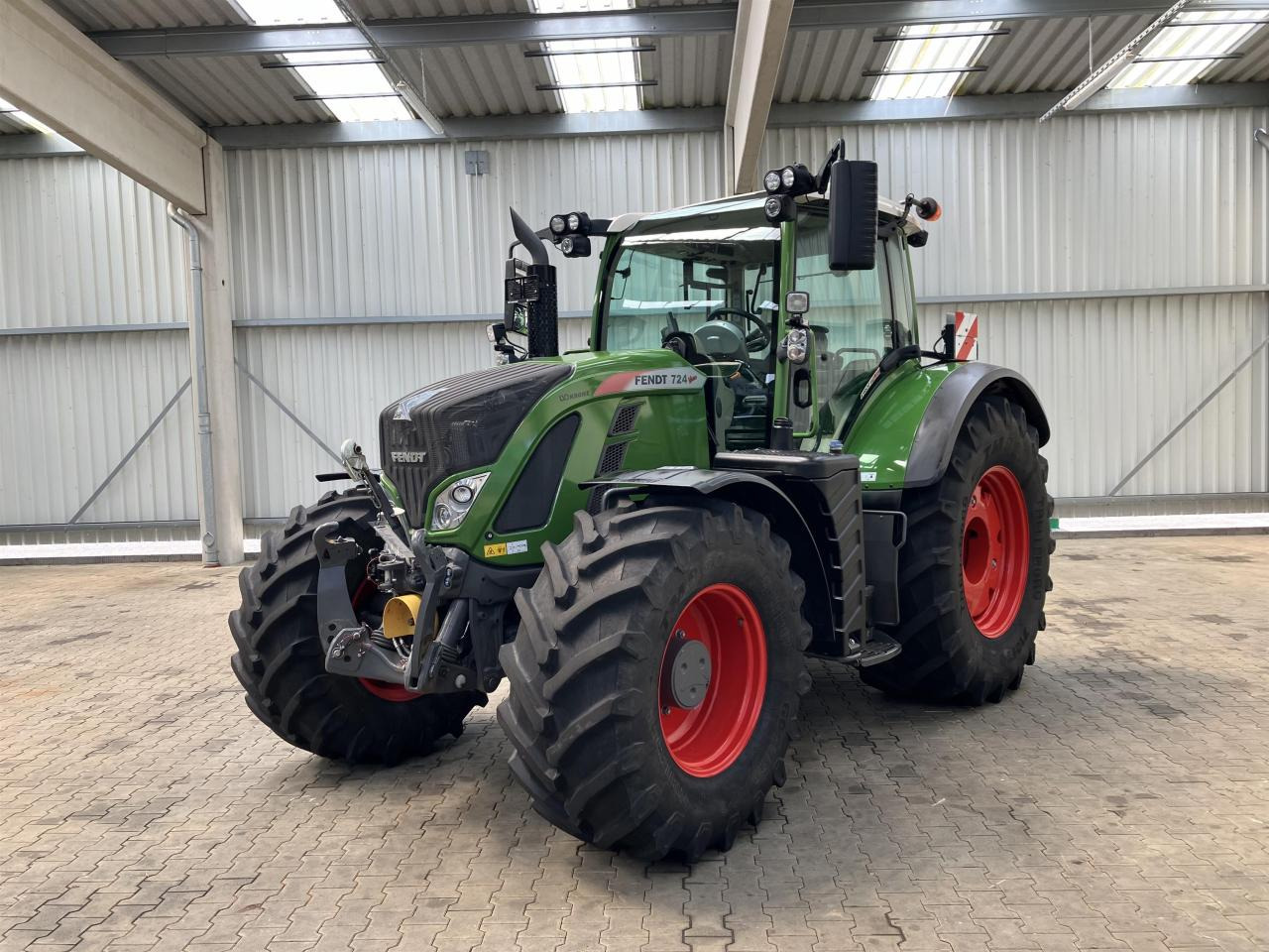 Fendt 724 Vario Profi Plus - Traktor: slika Fendt 724 Vario Profi Plus - Traktor Fendt 724 Vario Profi Plus - Traktor: slika Fendt 724 Vario Profi Plus - Traktor