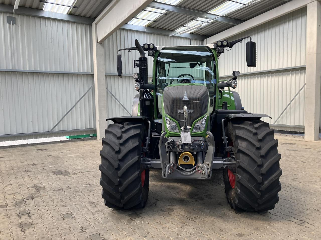 Fendt 724 Vario Profi Plus - Traktor: slika Fendt 724 Vario Profi Plus - Traktor Fendt 724 Vario Profi Plus - Traktor: slika Fendt 724 Vario Profi Plus - Traktor