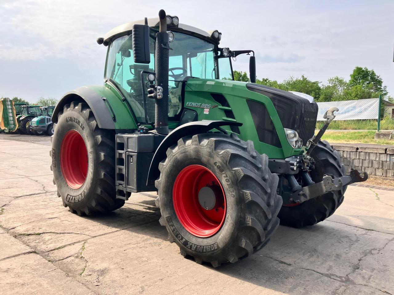 Fendt 826 Profi Plus - Traktor: slika Fendt 826 Profi Plus - Traktor Fendt 826 Profi Plus - Traktor: slika Fendt 826 Profi Plus - Traktor