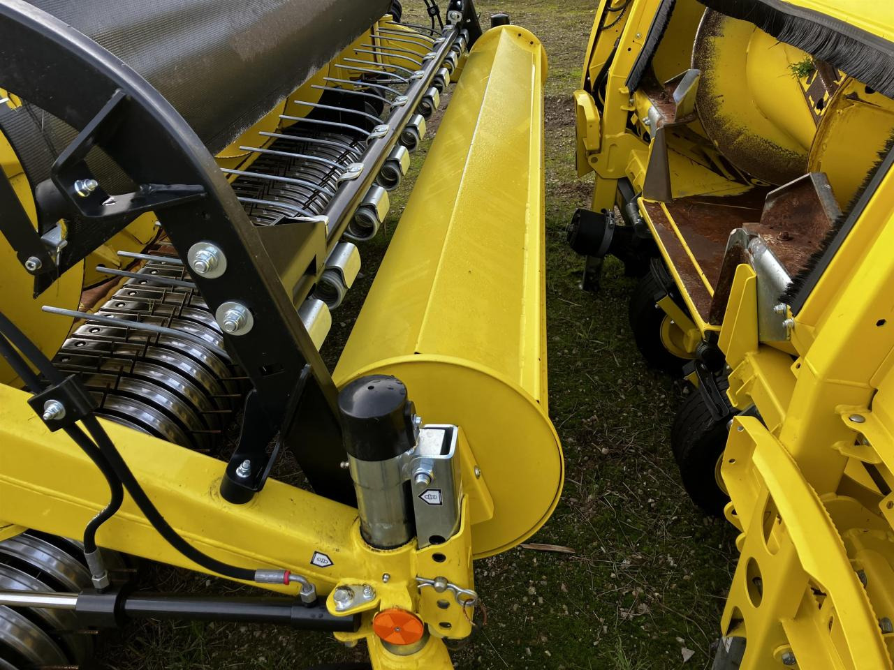 John Deere 30R - Priključak za silažni kombajn: slika John Deere 30R - Priključak za silažni kombajn John Deere 30R - Priključak za silažni kombajn: slika John Deere 30R - Priključak za silažni kombajn