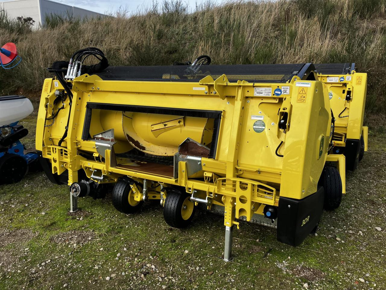 John Deere 30R - Priključak za silažni kombajn: slika John Deere 30R - Priključak za silažni kombajn John Deere 30R - Priključak za silažni kombajn: slika John Deere 30R - Priključak za silažni kombajn