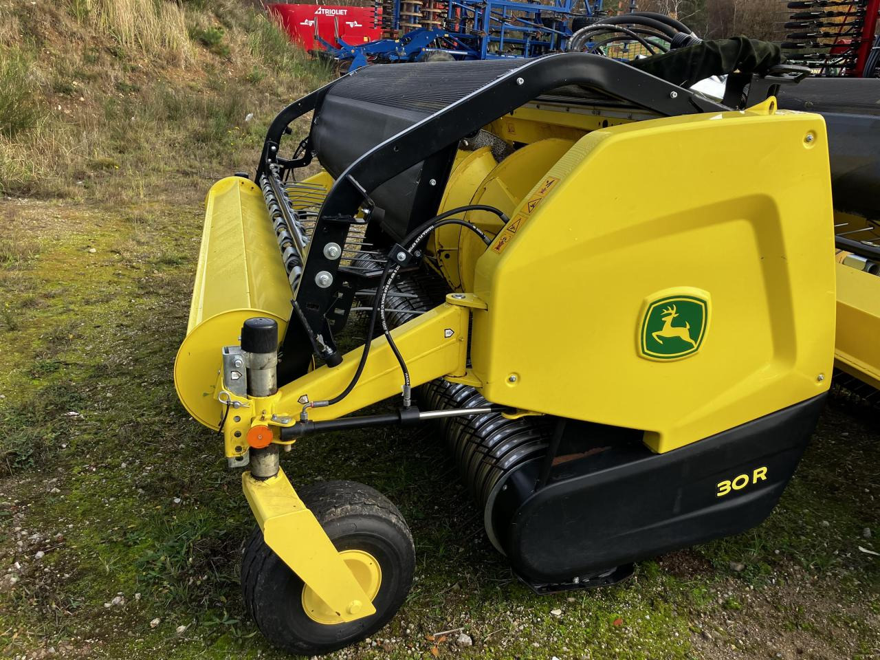 John Deere 30R - Priključak za silažni kombajn: slika John Deere 30R - Priključak za silažni kombajn John Deere 30R - Priključak za silažni kombajn: slika John Deere 30R - Priključak za silažni kombajn