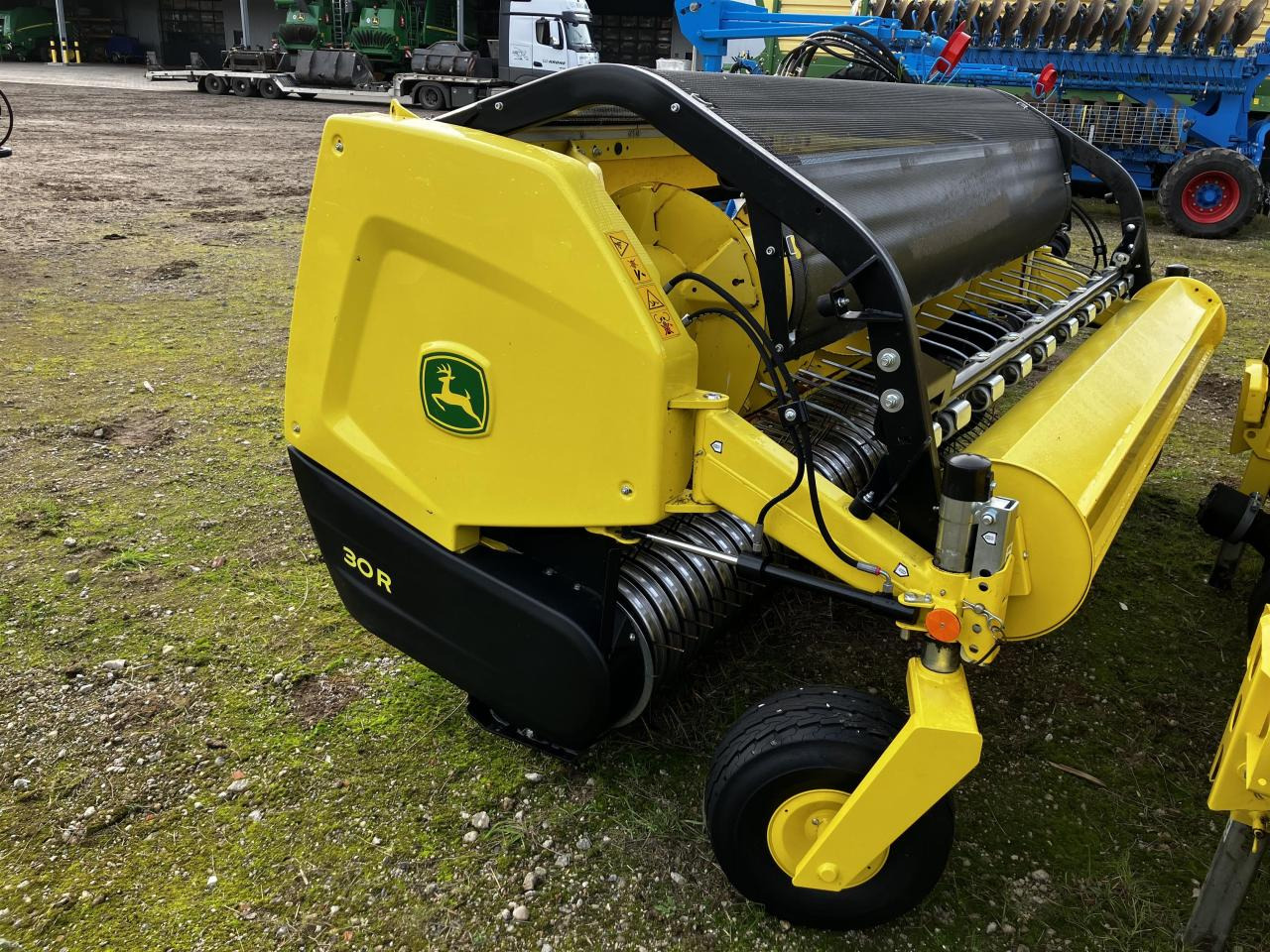 John Deere 30R - Priključak za silažni kombajn: slika John Deere 30R - Priključak za silažni kombajn John Deere 30R - Priključak za silažni kombajn: slika John Deere 30R - Priključak za silažni kombajn