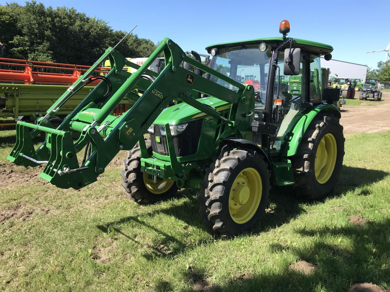 John Deere 5075E - Traktor: slika John Deere 5075E - Traktor John Deere 5075E - Traktor: slika John Deere 5075E - Traktor