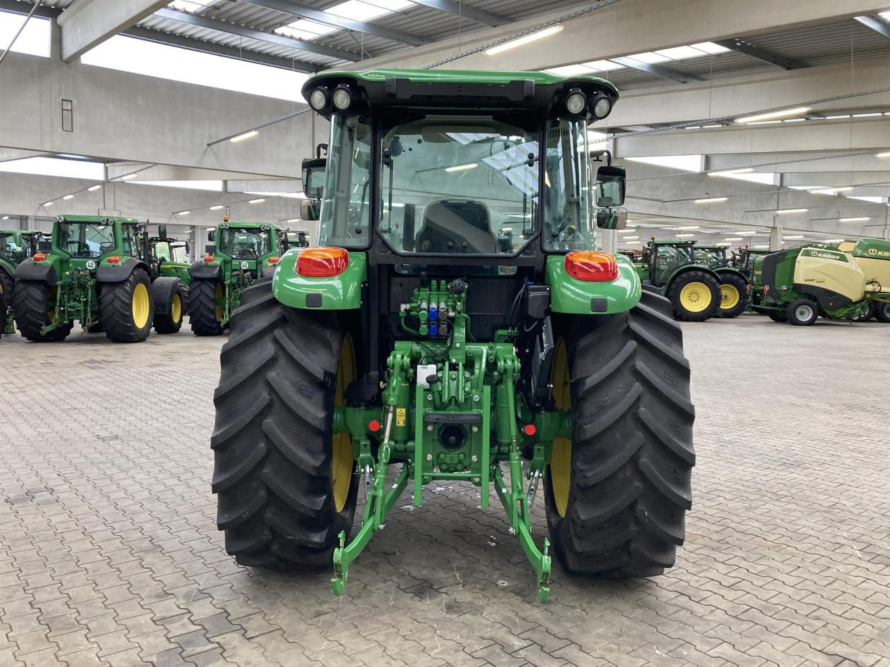 John Deere 5090M - Traktor: slika John Deere 5090M - Traktor John Deere 5090M - Traktor: slika John Deere 5090M - Traktor