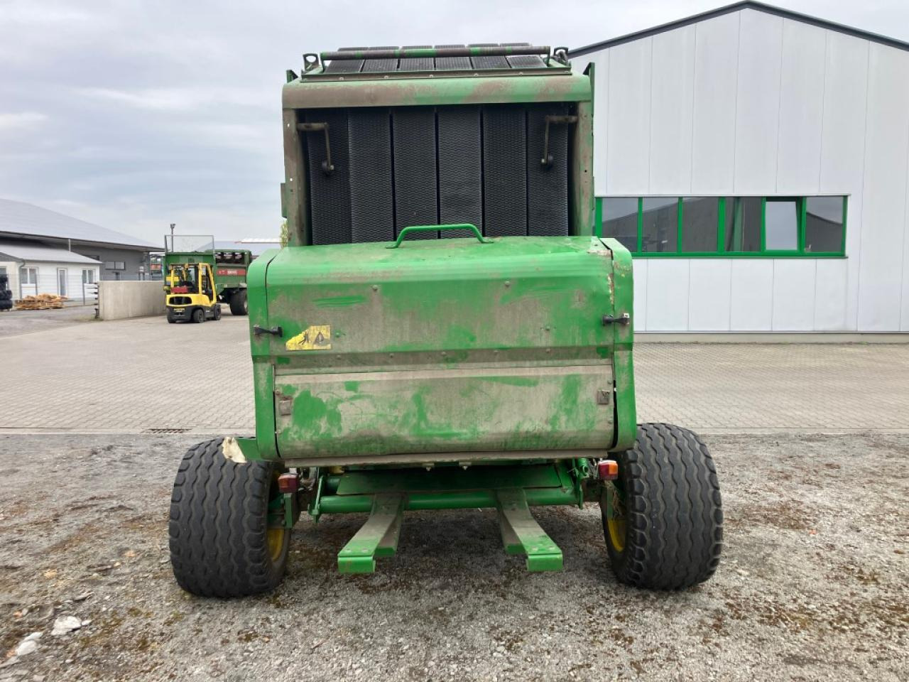 John Deere 550 - Rolo balirka: slika John Deere 550 - Rolo balirka John Deere 550 - Rolo balirka: slika John Deere 550 - Rolo balirka