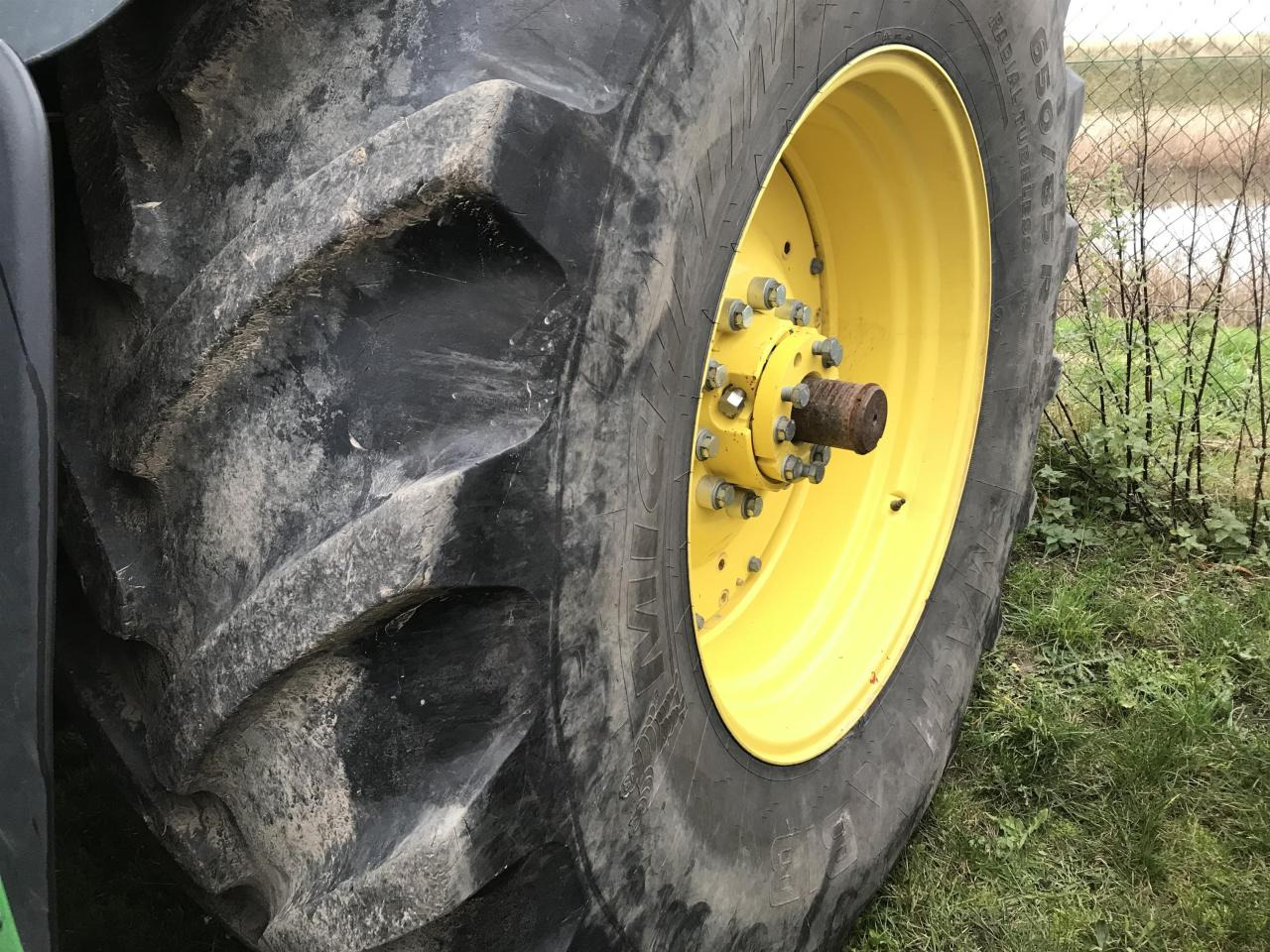 Traktor John Deere 6215R: slika Traktor John Deere 6215R