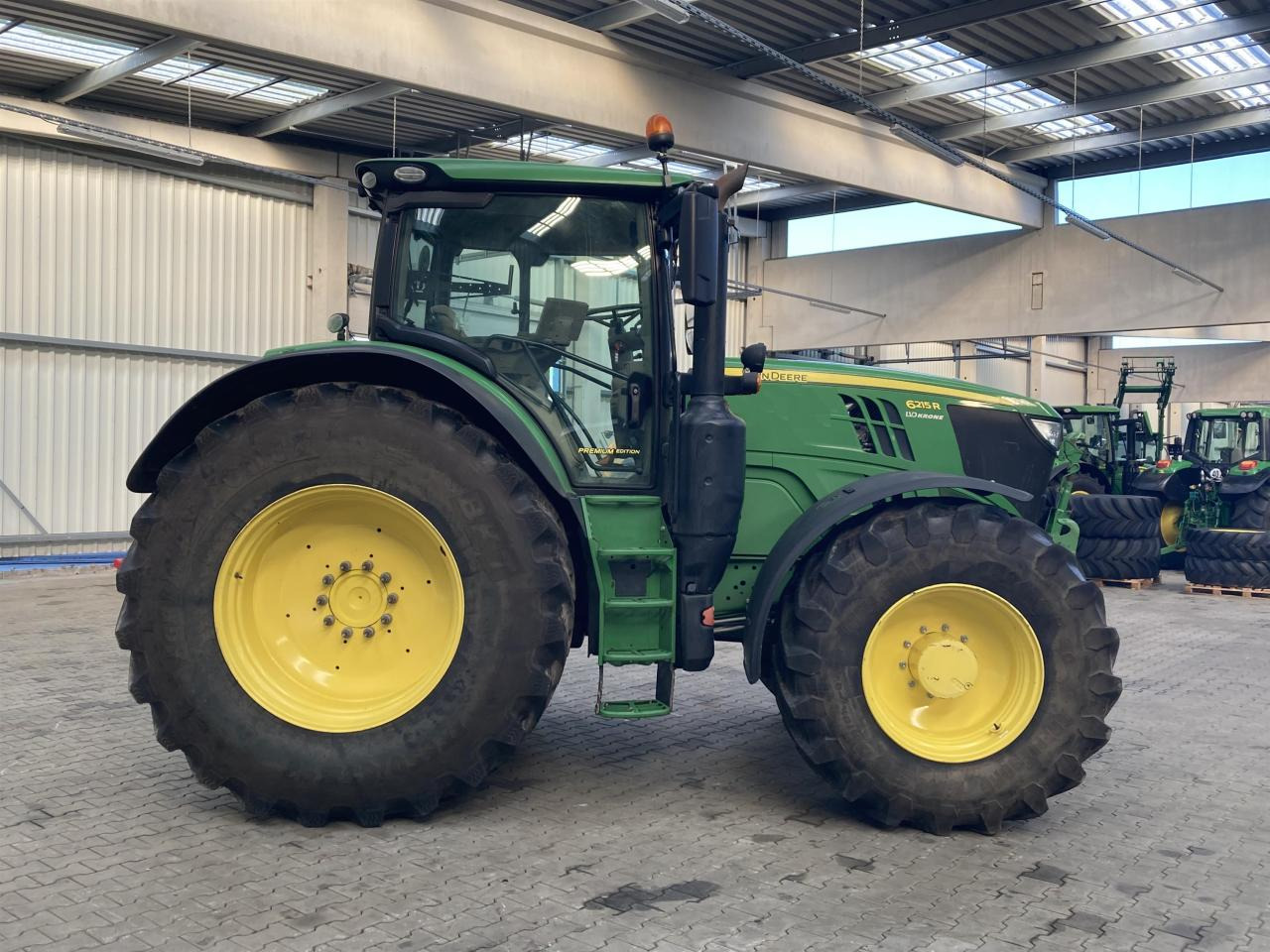 John Deere 6215R - Traktor: slika John Deere 6215R - Traktor John Deere 6215R - Traktor: slika John Deere 6215R - Traktor