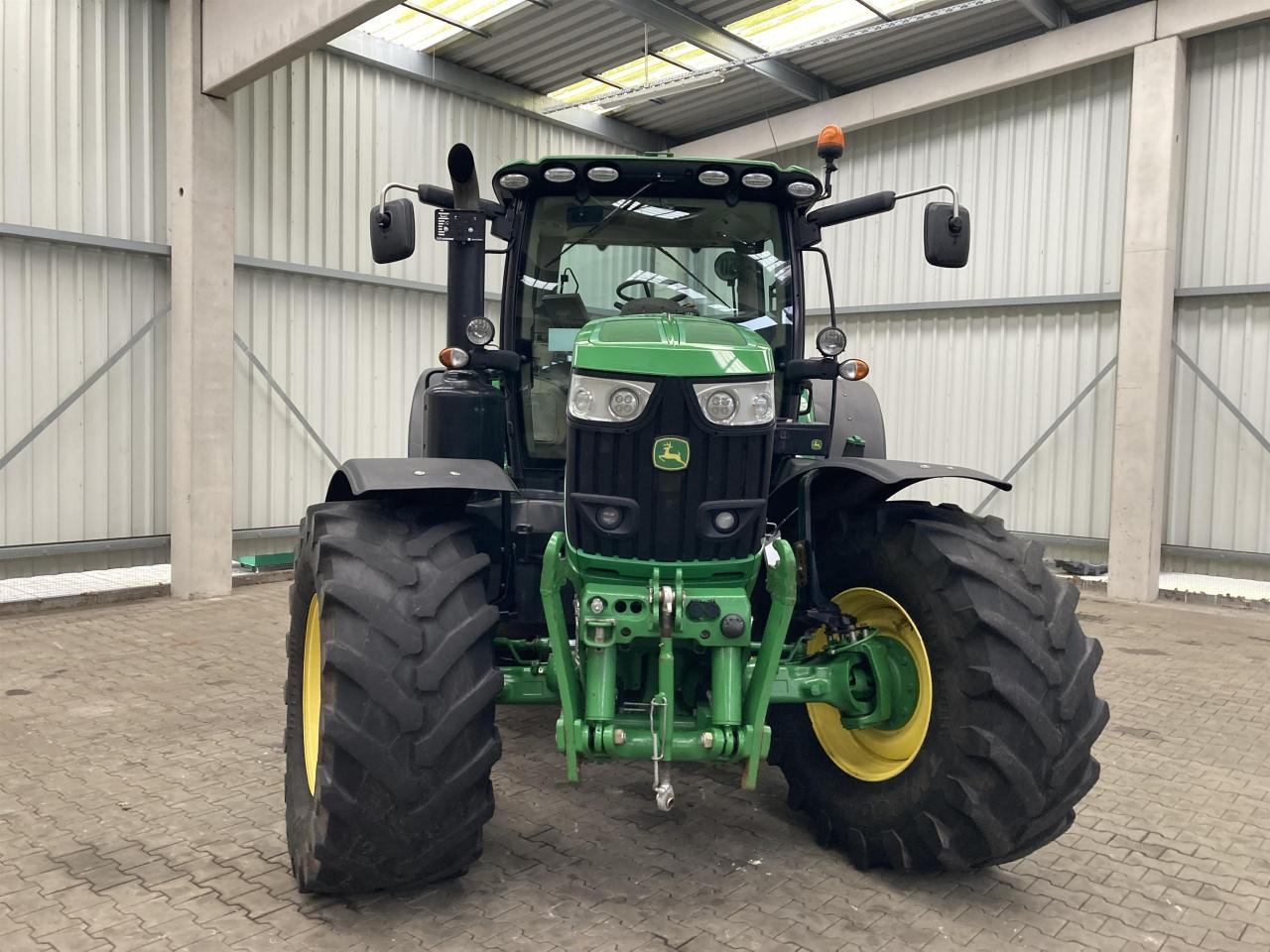 John Deere 6215R - Traktor: slika John Deere 6215R - Traktor John Deere 6215R - Traktor: slika John Deere 6215R - Traktor