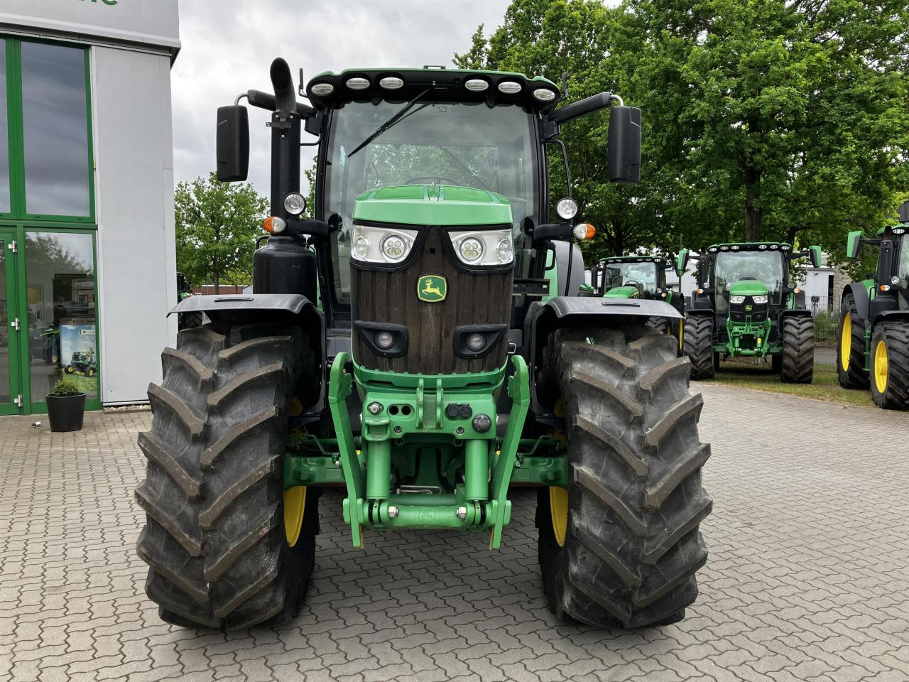 John Deere 6215R - Traktor: slika John Deere 6215R - Traktor John Deere 6215R - Traktor: slika John Deere 6215R - Traktor