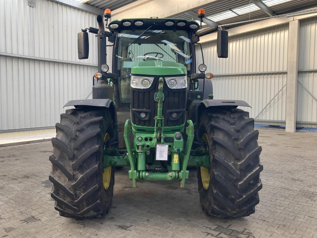 John Deere 6215R - Traktor: slika John Deere 6215R - Traktor John Deere 6215R - Traktor: slika John Deere 6215R - Traktor