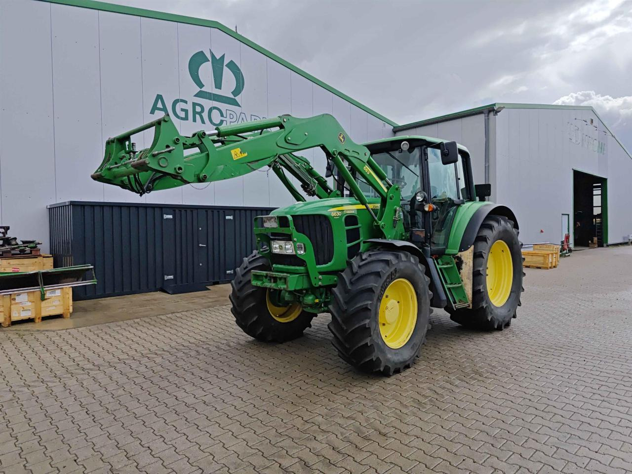 John Deere 6630 PREMIUM - Traktor: slika John Deere 6630 PREMIUM - Traktor John Deere 6630 PREMIUM - Traktor: slika John Deere 6630 PREMIUM - Traktor