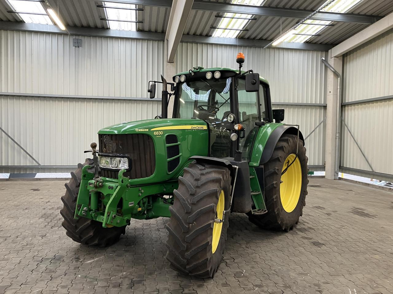 John Deere 6830 Premium - Traktor: slika John Deere 6830 Premium - Traktor John Deere 6830 Premium - Traktor: slika John Deere 6830 Premium - Traktor