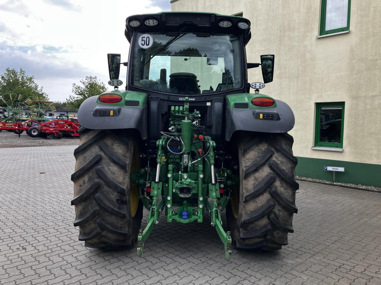 John Deere 6R 130 - Traktor: slika John Deere 6R 130 - Traktor John Deere 6R 130 - Traktor: slika John Deere 6R 130 - Traktor
