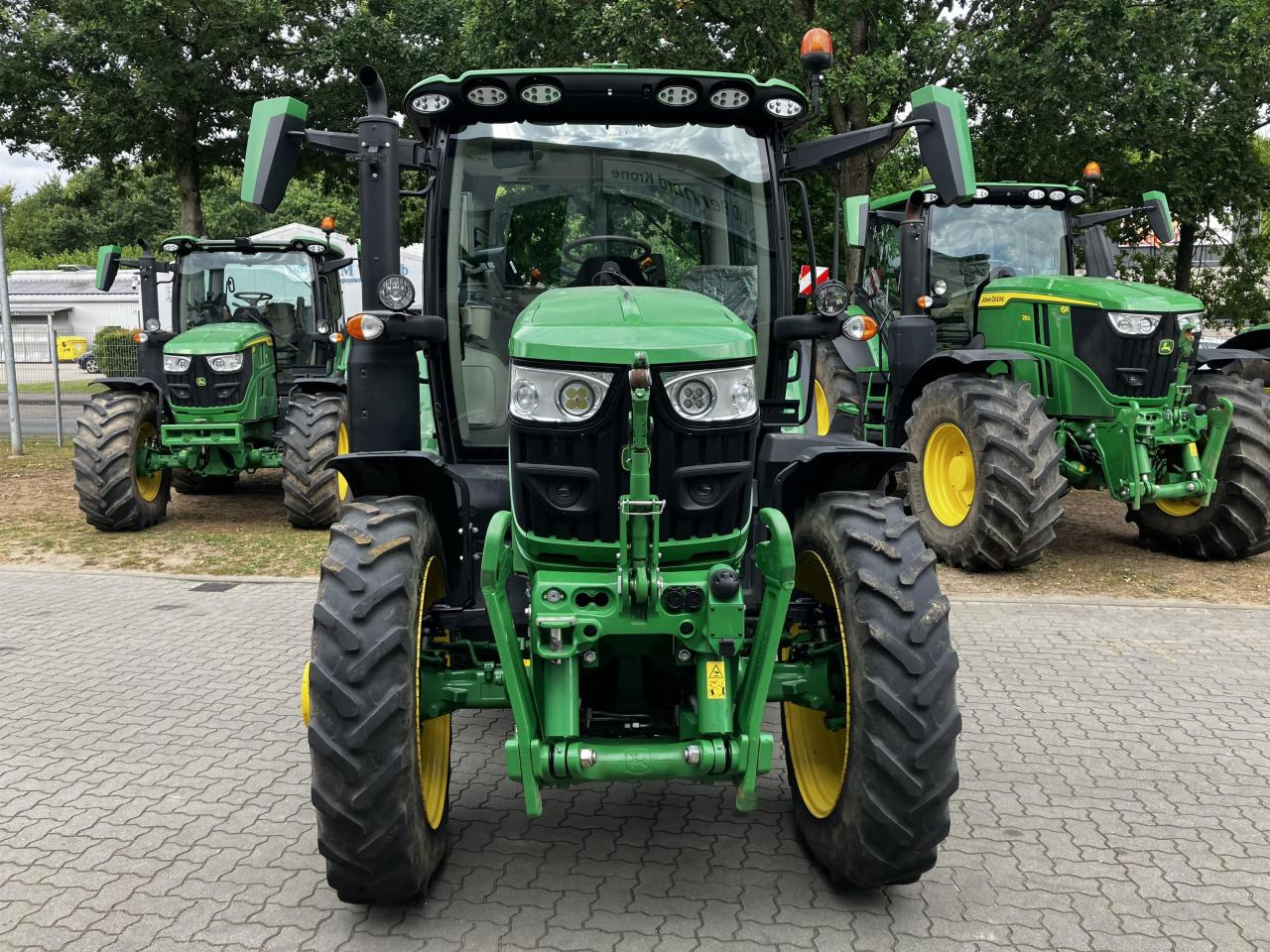 John Deere 6R 130 - Traktor: slika John Deere 6R 130 - Traktor John Deere 6R 130 - Traktor: slika John Deere 6R 130 - Traktor