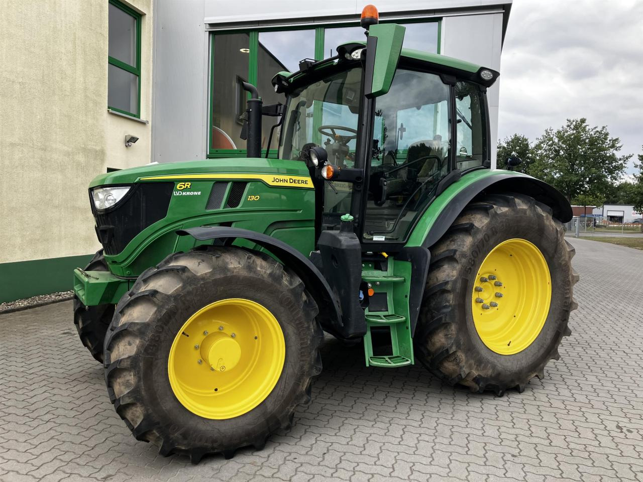 John Deere 6R 130 - Traktor: slika John Deere 6R 130 - Traktor John Deere 6R 130 - Traktor: slika John Deere 6R 130 - Traktor