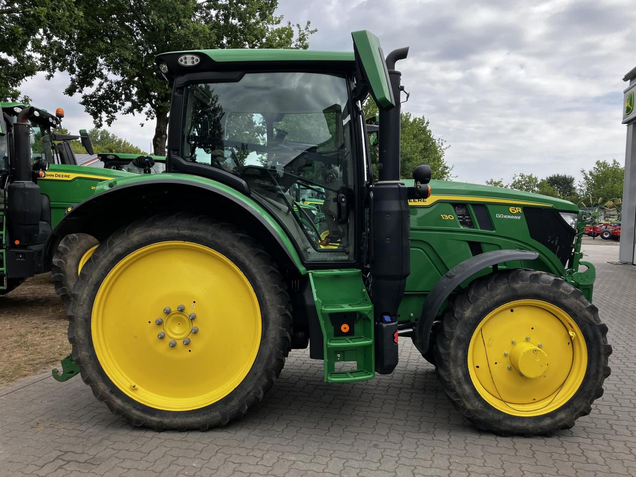 John Deere 6R 130 - Traktor: slika John Deere 6R 130 - Traktor John Deere 6R 130 - Traktor: slika John Deere 6R 130 - Traktor
