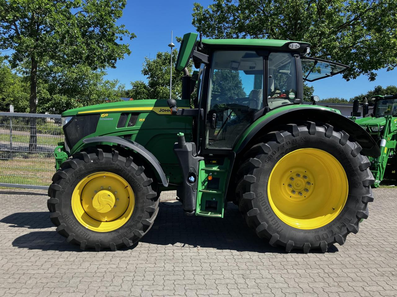 John Deere 6R 155 - Traktor: slika John Deere 6R 155 - Traktor John Deere 6R 155 - Traktor: slika John Deere 6R 155 - Traktor
