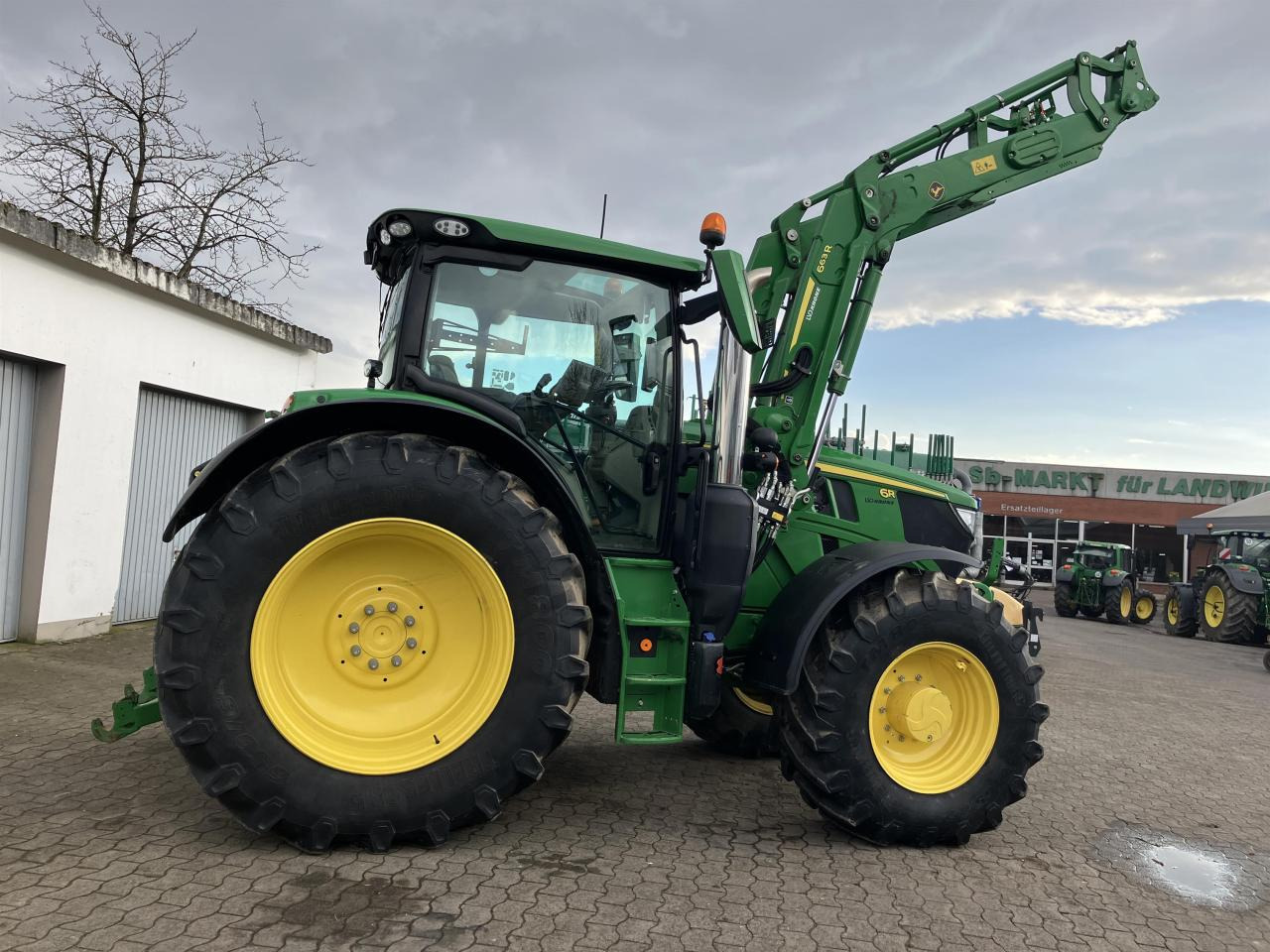 John Deere 6R 155 - Traktor: slika John Deere 6R 155 - Traktor John Deere 6R 155 - Traktor: slika John Deere 6R 155 - Traktor