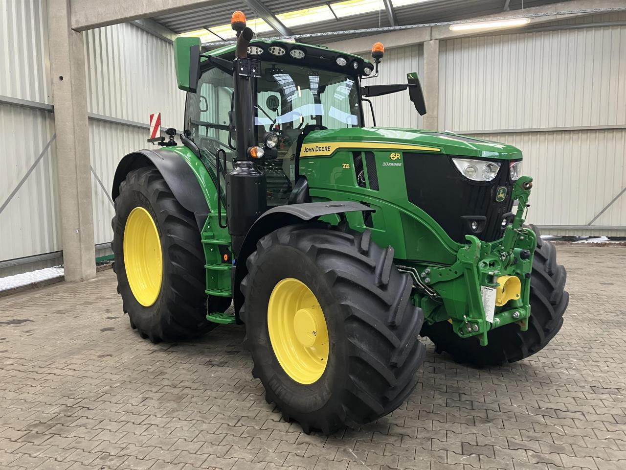 John Deere 6R 215 - Traktor: slika John Deere 6R 215 - Traktor John Deere 6R 215 - Traktor: slika John Deere 6R 215 - Traktor