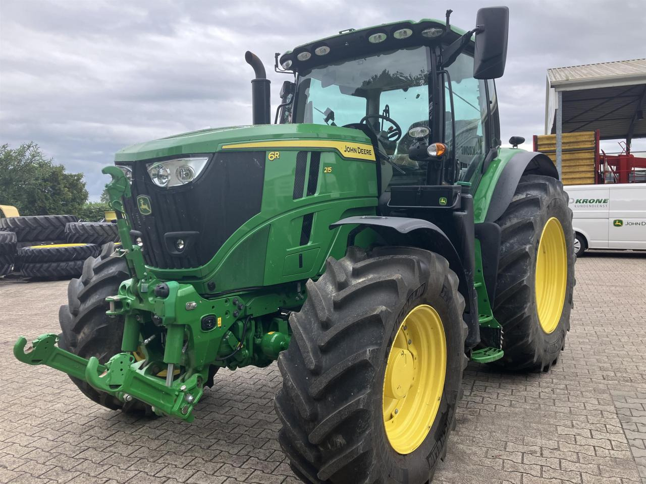 John Deere 6R 215 - Traktor: slika John Deere 6R 215 - Traktor John Deere 6R 215 - Traktor: slika John Deere 6R 215 - Traktor