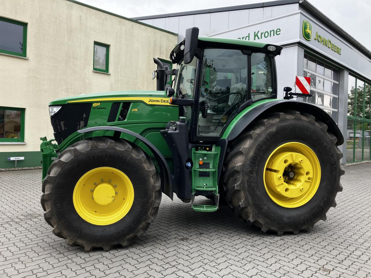 John Deere 6R 215 - Traktor: slika John Deere 6R 215 - Traktor John Deere 6R 215 - Traktor: slika John Deere 6R 215 - Traktor