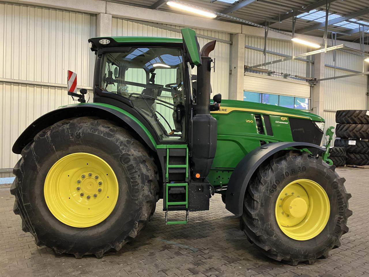 John Deere 6R 250 - Traktor: slika John Deere 6R 250 - Traktor John Deere 6R 250 - Traktor: slika John Deere 6R 250 - Traktor