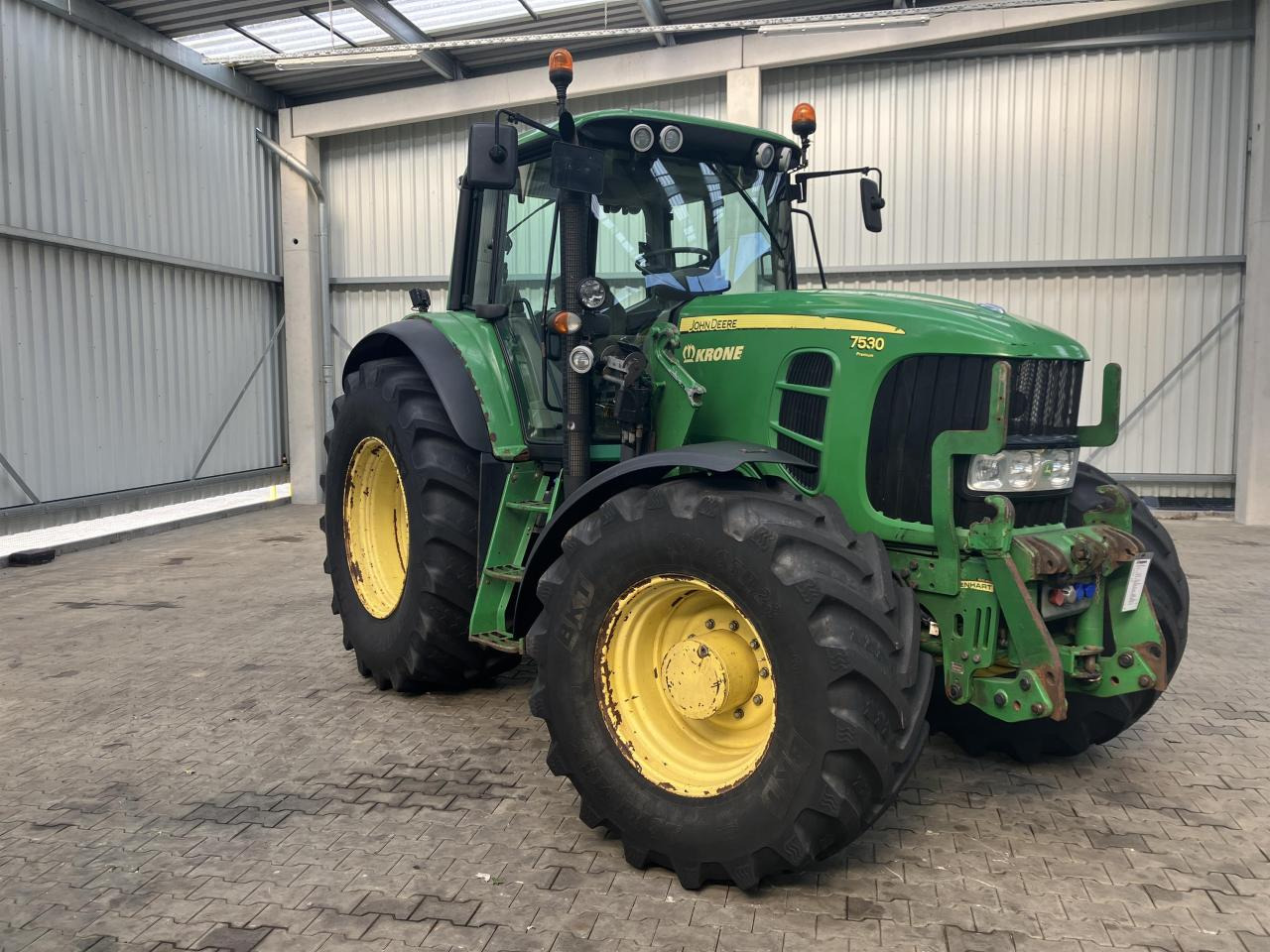 John Deere 7530 PREMIUM - Traktor: slika John Deere 7530 PREMIUM - Traktor John Deere 7530 PREMIUM - Traktor: slika John Deere 7530 PREMIUM - Traktor