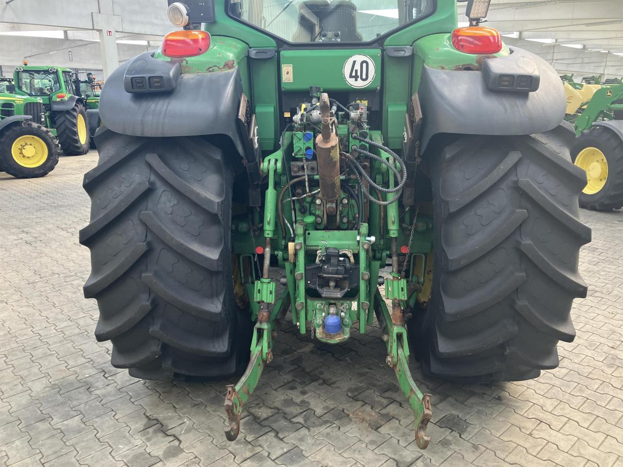 John Deere 7530 PREMIUM - Traktor: slika John Deere 7530 PREMIUM - Traktor John Deere 7530 PREMIUM - Traktor: slika John Deere 7530 PREMIUM - Traktor