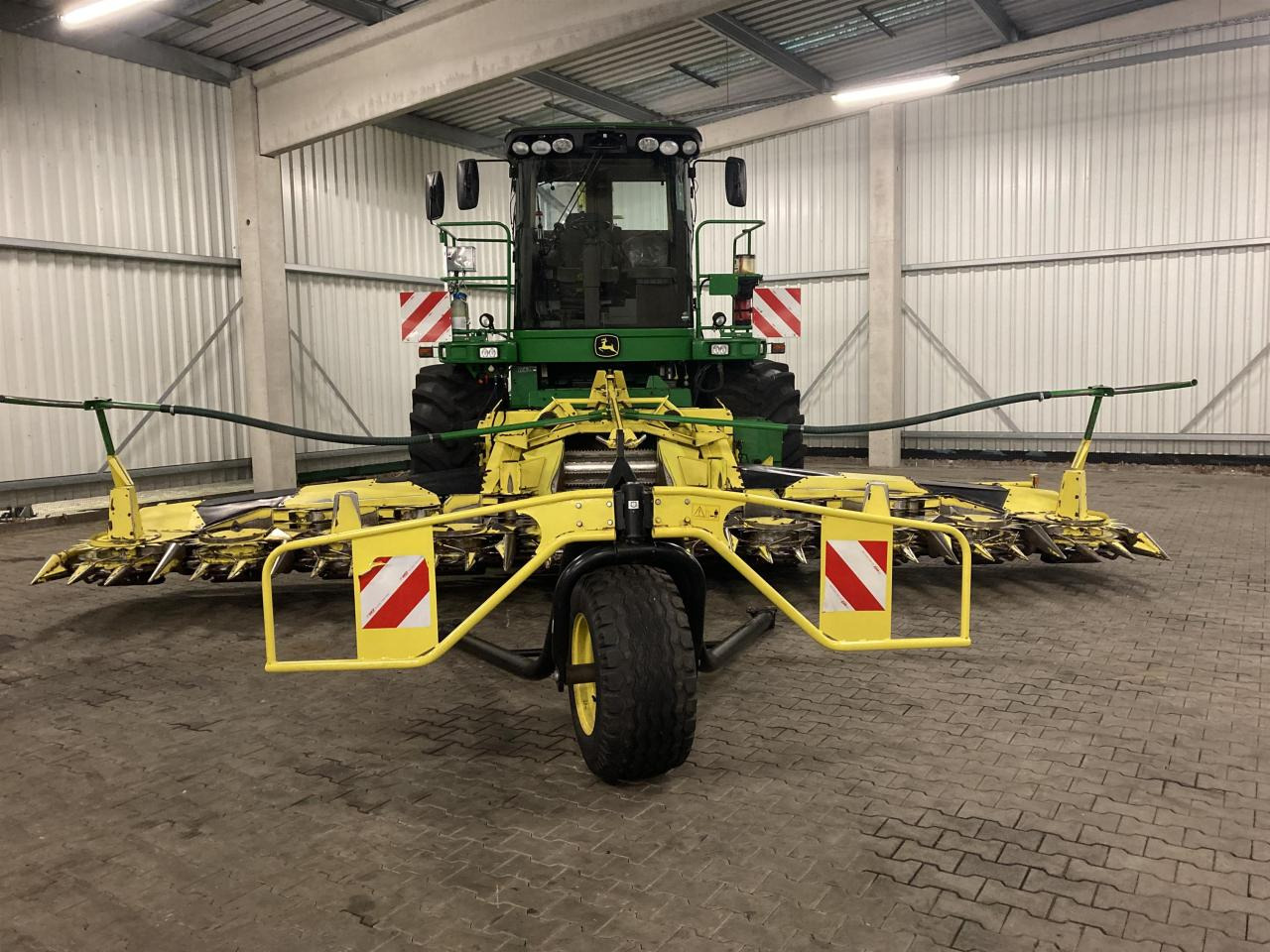 John Deere 7750i - Silažni kombajn: slika John Deere 7750i - Silažni kombajn John Deere 7750i - Silažni kombajn: slika John Deere 7750i - Silažni kombajn