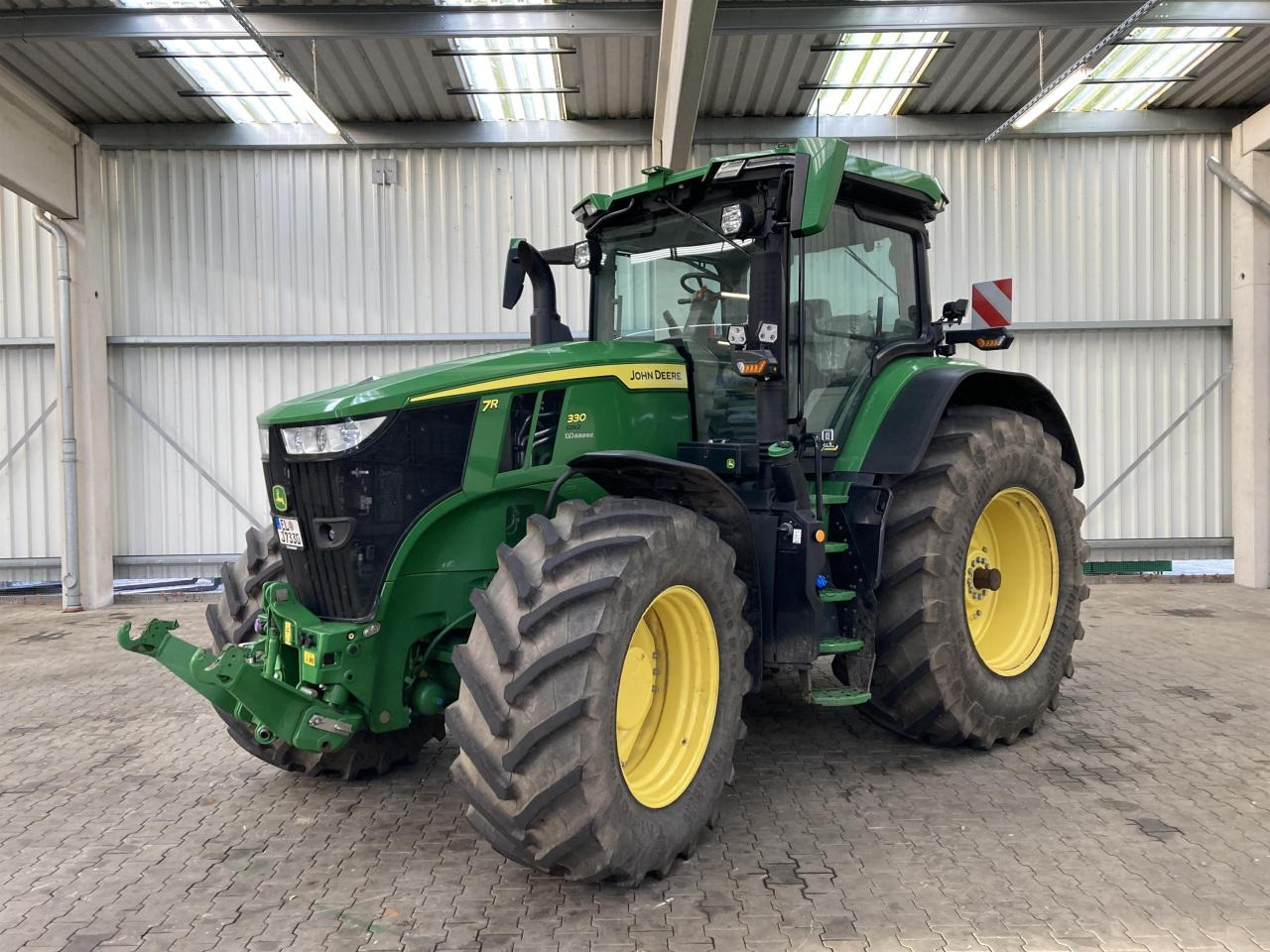 John Deere 7R 330 - Traktor: slika John Deere 7R 330 - Traktor John Deere 7R 330 - Traktor: slika John Deere 7R 330 - Traktor