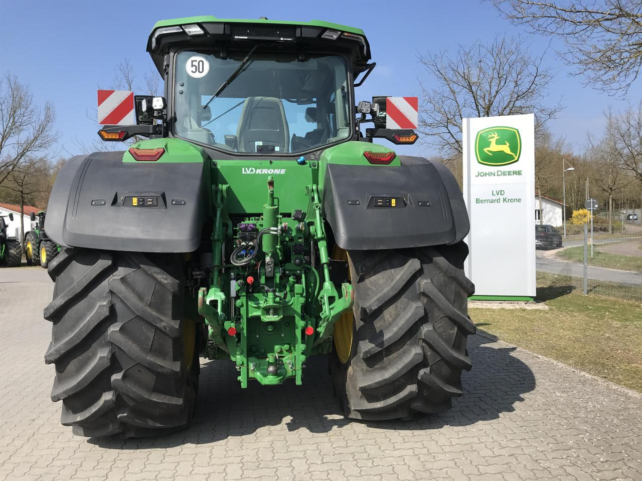John Deere 7R 330 - Traktor: slika John Deere 7R 330 - Traktor John Deere 7R 330 - Traktor: slika John Deere 7R 330 - Traktor