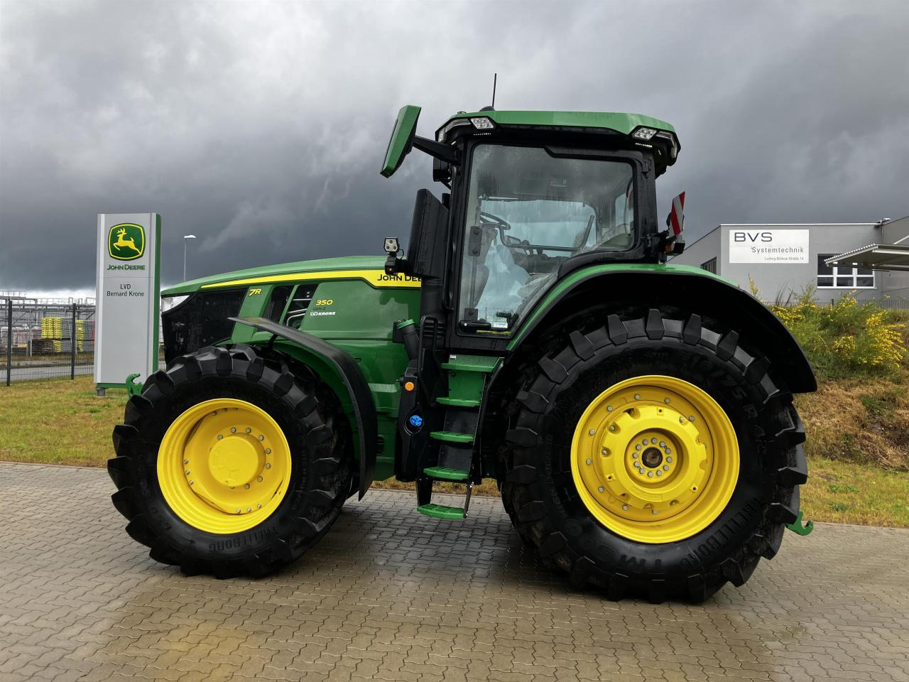 John Deere 7R 350 - Traktor: slika John Deere 7R 350 - Traktor John Deere 7R 350 - Traktor: slika John Deere 7R 350 - Traktor