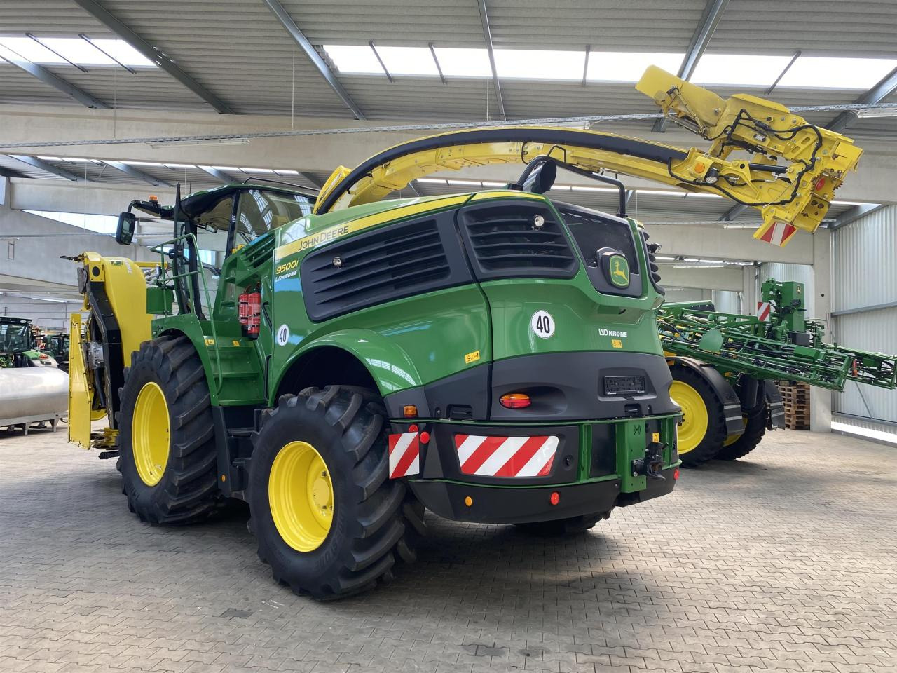 John Deere 9500i - Silažni kombajn: slika John Deere 9500i - Silažni kombajn John Deere 9500i - Silažni kombajn: slika John Deere 9500i - Silažni kombajn