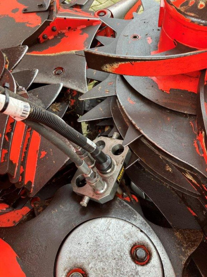 Kemper 375 - Priključak za silažni kombajn: slika Kemper 375 - Priključak za silažni kombajn Kemper 375 - Priključak za silažni kombajn: slika Kemper 375 - Priključak za silažni kombajn